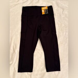 NWT Avia Black Athletic Capri Leggings